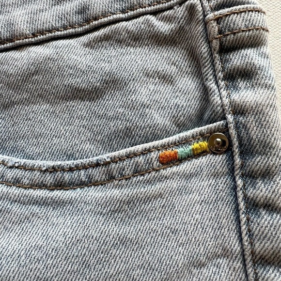 EUC Seven 7 Rainbow Piping Pride Raw Hem Jean Shorts 🌈🌈 (D2) - Picture 6 of 13